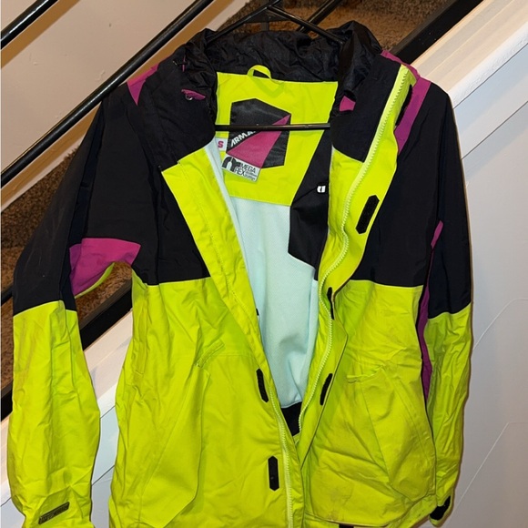 Women’s Armada Snowboard Jacket - Picture 2 of 6